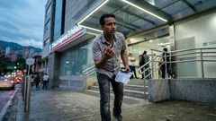 Una mancha oscura en los dedos: cuándo puede ser más que un simple moretón