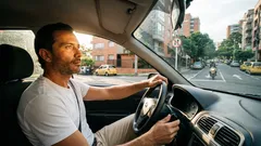 Dos flechas opuestas en la vía: el cambio a doble mano que muchos notan tarde