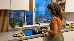 Cómo revivir churros fríos sin freírlos: el baño tibio de chocolate que mejora la textura