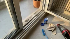 El secreto de la sal gruesa: lo que hace en el riel de tu ventana cuando vuelve la lluvia