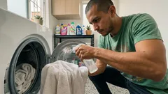 Vinagre blanco antes de lavar: el truco para quitar olores y residuos (y cuándo no conviene)