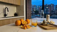 ¿Jugo o naranja entera? El detalle que el jugo pierde (y se nota en la saciedad)