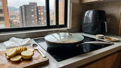 El secreto para que las papas queden doradas y crocantes sin aceite (en sartén o freidora de aire)